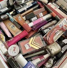 makeup box lot of 20 diffe and