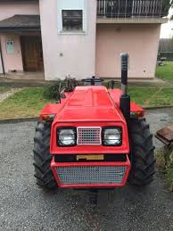 Specijalni polovni traktori i rezervni delovi. Vrlo Povoljno Prodajem Vocarski I Vinogradarski Traktor