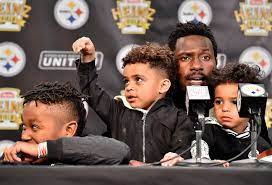 Antonio brown is a family man to the core! Matt Freed On Twitter Steelers Antonio Brown Gets A Little Help From His Children During His Post Game Press Conference Sunday Night