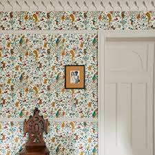 alice in wonderland wallpaper cream