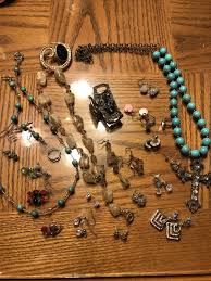 lot of costume jewelry necklaces