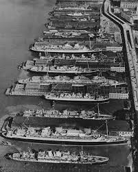 liners in new york docks 1930s stock