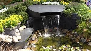 Garden Fountain Vídeo Stock S