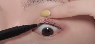 k beauty eyeliner technique for s