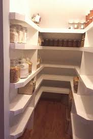 We also decided that at the same time we would also organize the small pantry in we installed the shelves on the back of the closet under the stairs first, and then we worked our way forward. Gardemanger Espace Sous Escalier Maison Et Astuce Under Stairs Under Stairs Pantry Room Under Stairs