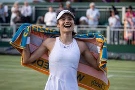 Wimbledon: Teenie Emma Raducanu verzückt britische Fans |