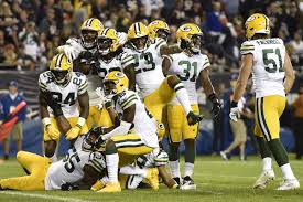 It is situated where the fox river empties into green bay (an inlet of lake michigan), about 110 miles (180 km) north of milwaukee. Green Bay Packers Bate Chicago Bears Fora De Casa E Abre Em Grande Estilo A Temporada Da Nfl Futebol Americano Ge