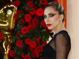 Lady Gaga a cara lavada en los Oscar... pero no fue la primera, esta otra  artista ya lo hizo antes