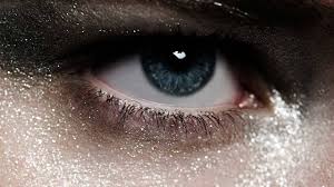 how to wear silver glitter eyeshadow