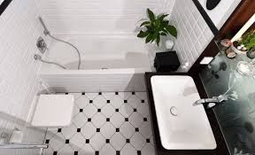 Absolutes highlight ist die schwarze toilette, die den schwarzen waschtisch perfekt. Fliesen Schwarz Weiss Ein Echter Klassiker Fliesen Kemmler