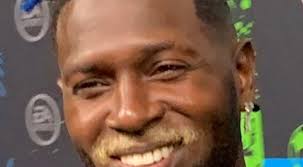 American footballer for pittsburg steelers not only antonio brown got a ridiculously haircut, he even named it. Antonio Brown Looks Completely Ridiculous Out In Atlanta For The Super Bowl Pics Video Total Pro Sports