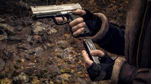 I love the redesign of Leon's Silver Ghost to match the look of the real  life counter part the H&K USP I'm excited to see the rest of the arsenal.  Nice attention