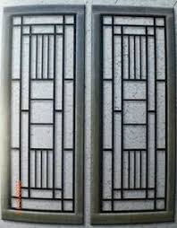 Mengusung model desain sederhana dalam pola horizontal, teralis besi berwarna hitam ini akan tampak match dipasang pada jendela 3 pintu untuk memberikan kesan minimalis modern. 120 Ide Pintu Teralis Ide Pagar Jendela Pintu