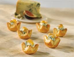 blue cheese fig appetizers puff pastry