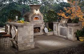 For the best in outdoor living including outdoor kitchens, stonewood products is the partner of choice with everything from stone to kitchen components. Beautiful Outdoor Kitchen Diseno De Exterior De Cocina Horno De Pizza Al Aire Libre Cocinas Rusticas Al Aire Libre
