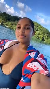 Her birthday, what she did before fame, her family life, fun trivia facts, popularity rankings, and more. Usain Bolt Dances With Girlfriend Kasi Bennett On Yacht Trip Readsector Female