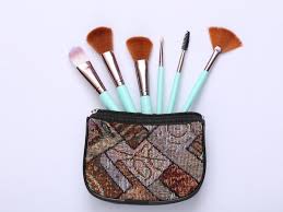 travel makeup brushes available in 2024