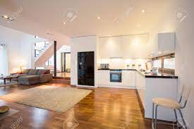 Das ist der wohntrend 2019. Offene Kuche Und Wohnzimmer In Luxus Villa Lizenzfreie Fotos Bilder Und Stock Fotografie Image 35478285