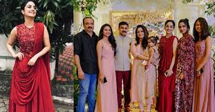 However, he was recently spotted with his wife kavya madhavan and daughter meenakshi at a wedding ceremony. Namitha Pramod And Besties Make Dileep S Daughter S Birthday A Starry Affair