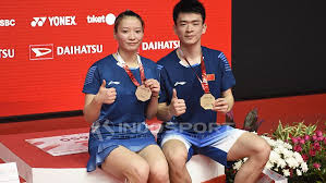 But huang yaqiong and sapsiree taerattanachai have genuinely managed to forge a close friendship despite being each we also cherish the opportunity to play against each other. Zheng Siwei Huang Yaqiong Ketahuan Curi Kesempatan Di Istora Senayan Indosport