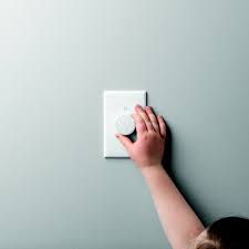 Lutron S New Dimmer For Hue Lights Fixes The Wall Switch Problem The Verge