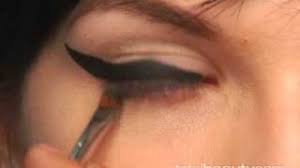 amy winehouse s signature makeup look