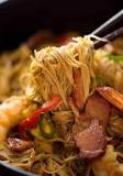 Does Singapore rice noodles have meat?
