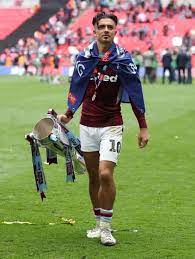 As such, he became the subject of intense links with a move to old trafford. Jack Grealish Tragt Zerfetzte Nike Schuhe In Entscheidenden Playoffs Fur Premier League Hier Erfahrst Du Warum Nur Fussball