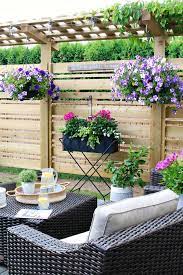 Outdoor Decorating Ideas May Hod