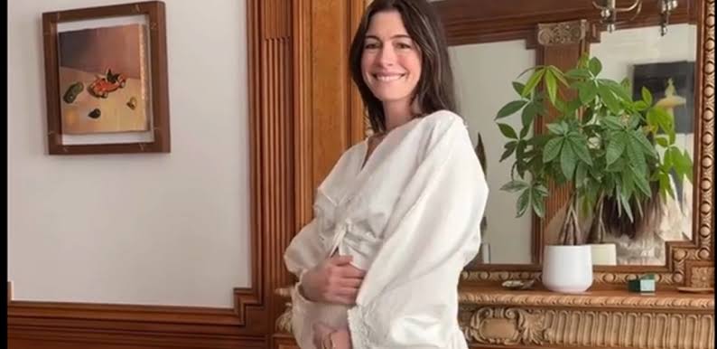 El tierno video de Anne Hathaway para anunciar su tercer embarazo en las redes sociales: "Bebé, soy tuya"