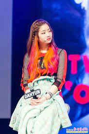 When it comes to the hair colors of twice, most people think of dahyun, our rainbow haired queen. 15 10 17 Twice ì‡¼ì¼€ì´ìŠ¤ By çŠ§é£› Part Cabelo Colorido Cabelo Coreano Cabelo