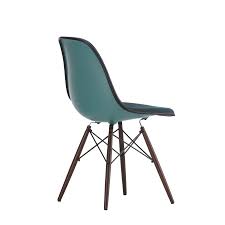 A simple, beautiful, classic form that looks great in any setting. Vitra Stuhl Eames Plastic Chair Ohne Armlehnen Designikonen Designmobel Shop