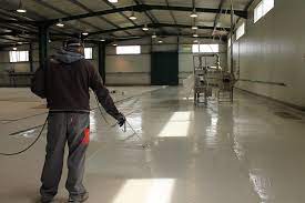 airless sprays to apply floor coatings