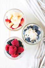 yogurt parfait with granola