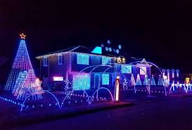 And on christmas eve til 11pm. Best Christmas Lights On Connecticut Homes Mommypoppins Things To Do In Connecticut With Kids