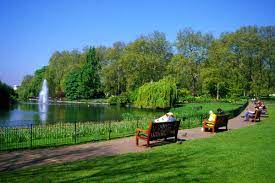 () hyde park together with kensington gardens, which adjoins it on the west, forms the largest open space in london, extending 1.25 miles east to west and half a mile north to south. Hyde Park In London 128 Reviews And 358 Photos