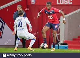 LILLE, FRANKREICH – JANUAR 17: Arber Zeneli aus Stade Reims, Tiago Djalo  aus Lille OSC während des Ligue 1 Spiels zwischen Lille OSC und Stade Reims  im Stade Pierre Mauroy am 17.