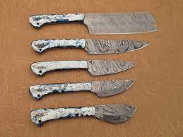 This results in their unparalleled sharpness and toughness, as well as their distinctive patterns reminiscent of flowing water. Amazon Com 5 Pieces Custom Made Hand Forged Damascus Steel Blade Kitchen Knife Set With Gift Box White Blue Colored Razon Scale Overall 45 Inches Length Of Damascus Sharp Knives 10 6 9 6 9 0 8 0 7 6 Inches Kitchen