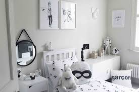 Diy dekorasi kamar tidur dengan foto polaroid. 8 Inspirasi Desain Interior Kamar Tidur Bagi Penyuka Warna Hitam Putih Arsitag