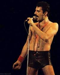 Freddie mercury (queen) — mr. 24 Fascinating Vintage Photographs Of Freddie Mercury In His Short Shorts Vintage Everyday Freddie Mercury Queen Freddie Mercury Mercury