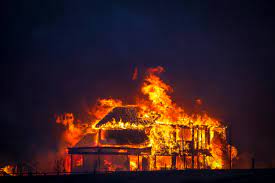 Colorado wildfire burns ...