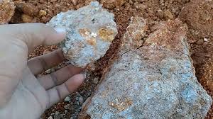 Selain menggunakan asam nitrat, toppers juga bisa memanfaatkan magnet. Jenis Dan Ciri Tanah Yang Mengandung Emas Bag 1 Tanah Liat Biru Blue Clay Youtube