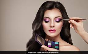 violet eye makeup trend