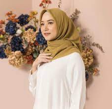 Tidak masalah sebab bisa dibilang warna coklat lumayan mudah untuk dipadukan. 8 Warna Hijab Yang Cocok Untuk Kulit Sawo Matang