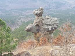 10 weird rock formations only found in