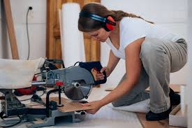 how to cut laminate flooring without