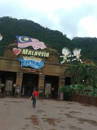 The lost world of tambun (lwot) is a theme park and hotel in sunway city ipoh, tambun, kinta district, perak, malaysia. Lost World Of Tambun Ipoh Perak Entrance Picture Of Lost World Hotel Ipoh Tripadvisor