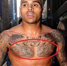Chris brown, 26, teased us with his partially complete head… Chris Browns 26 Tattoos Und Ihre Bedeutung Promi Tattoos