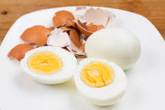 Comment faire bouillir des œufs sans les casser ?