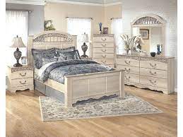Catalina Queen Poster Bed For
